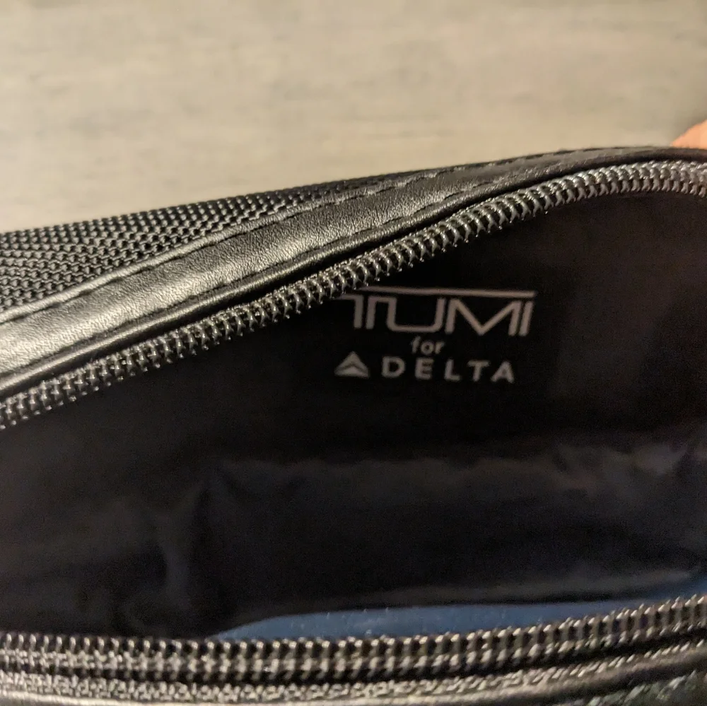 Tumi by Delta small toiletry bag - new no tag